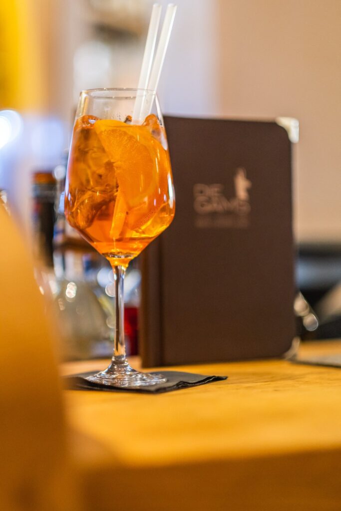 Aperol Spritz an der Bar GAMS N’Roses