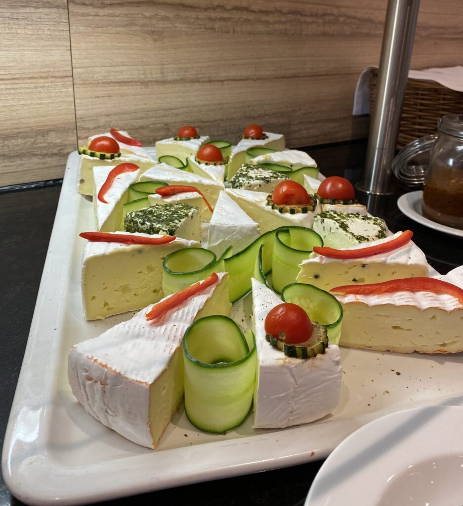Käseplatte am Buffet im Restaurant GAMS & GAR