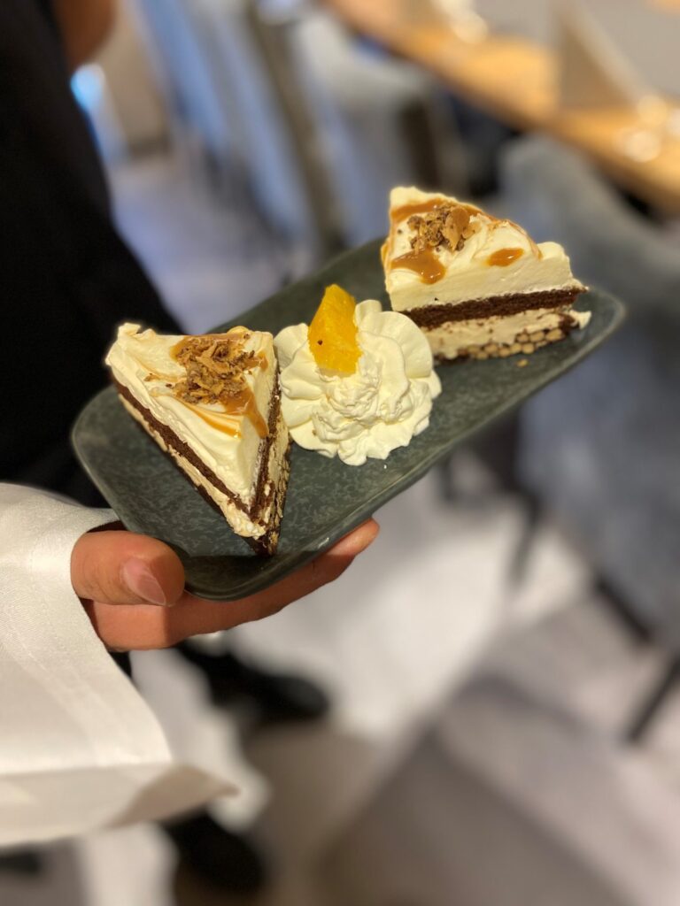 Hausgemachter Kuchen, serviert im Restaurant von DIE GAMS