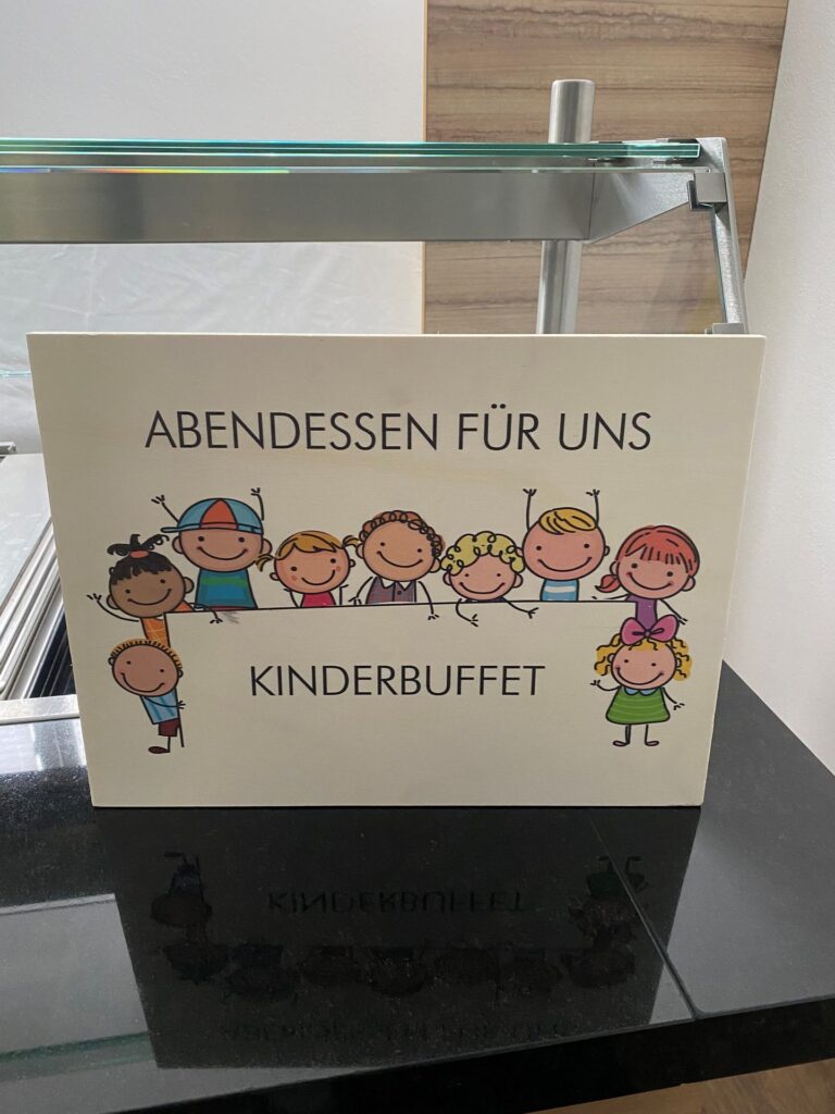 Kinderbuffet beim Abendessen im Restaurant von DIE GAMS