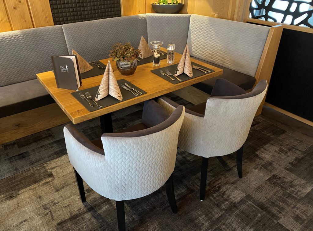 Eingedeckter Tisch im Restaurant GAMS & GAR