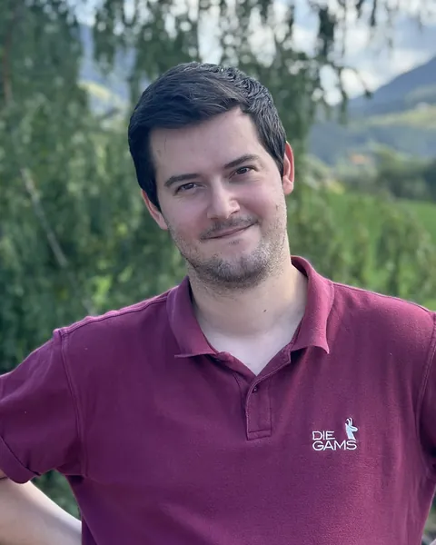 Attila, Housekeepingleitung
