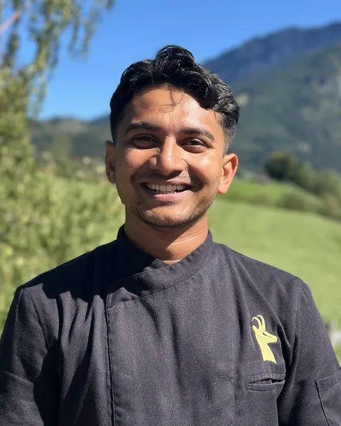 Azharul, Koch