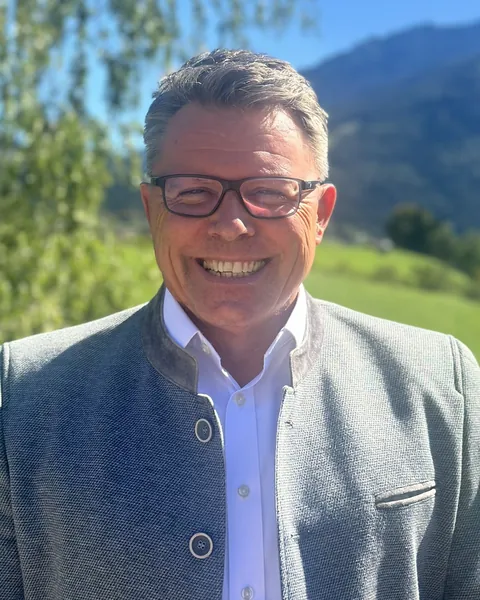 Gunther Michael Gebauer, Geschäftsführer