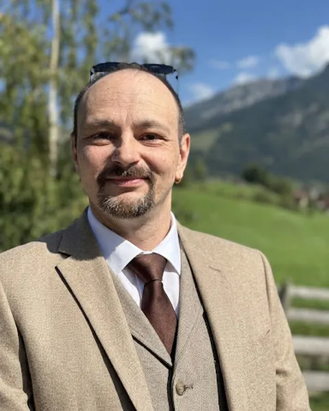 Luca, Nachtportier