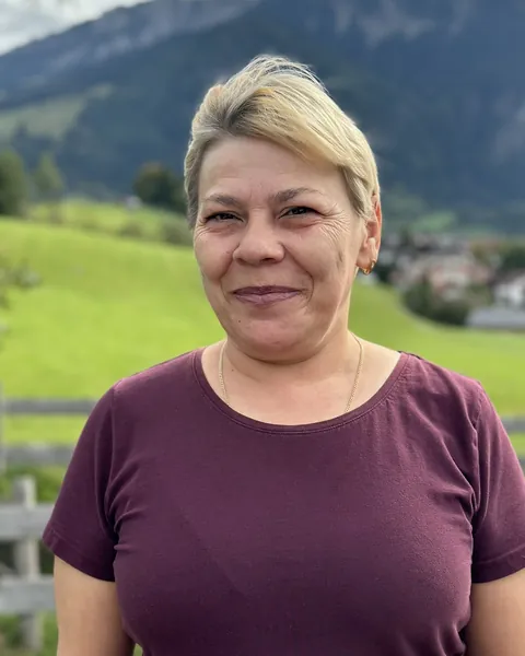 Simona, Housekeeping