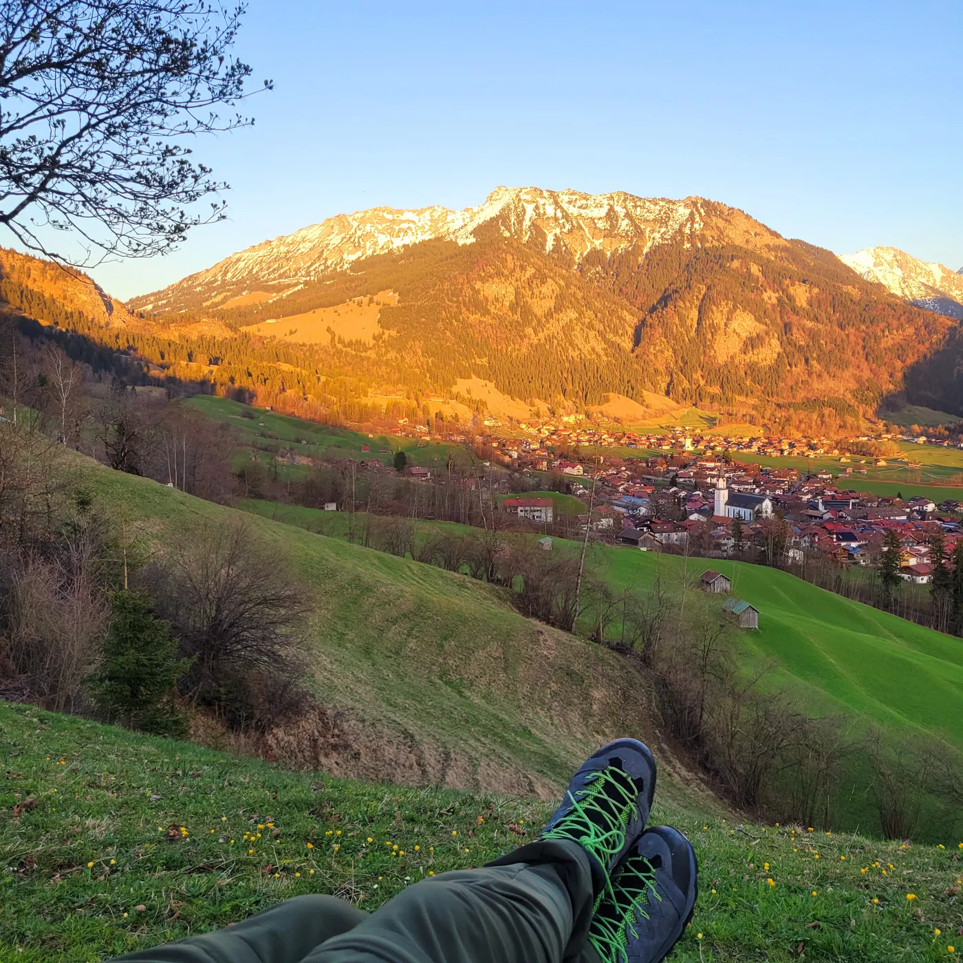 Ausblick ins Tal von Bad Hindelang – Frühling & Sommer