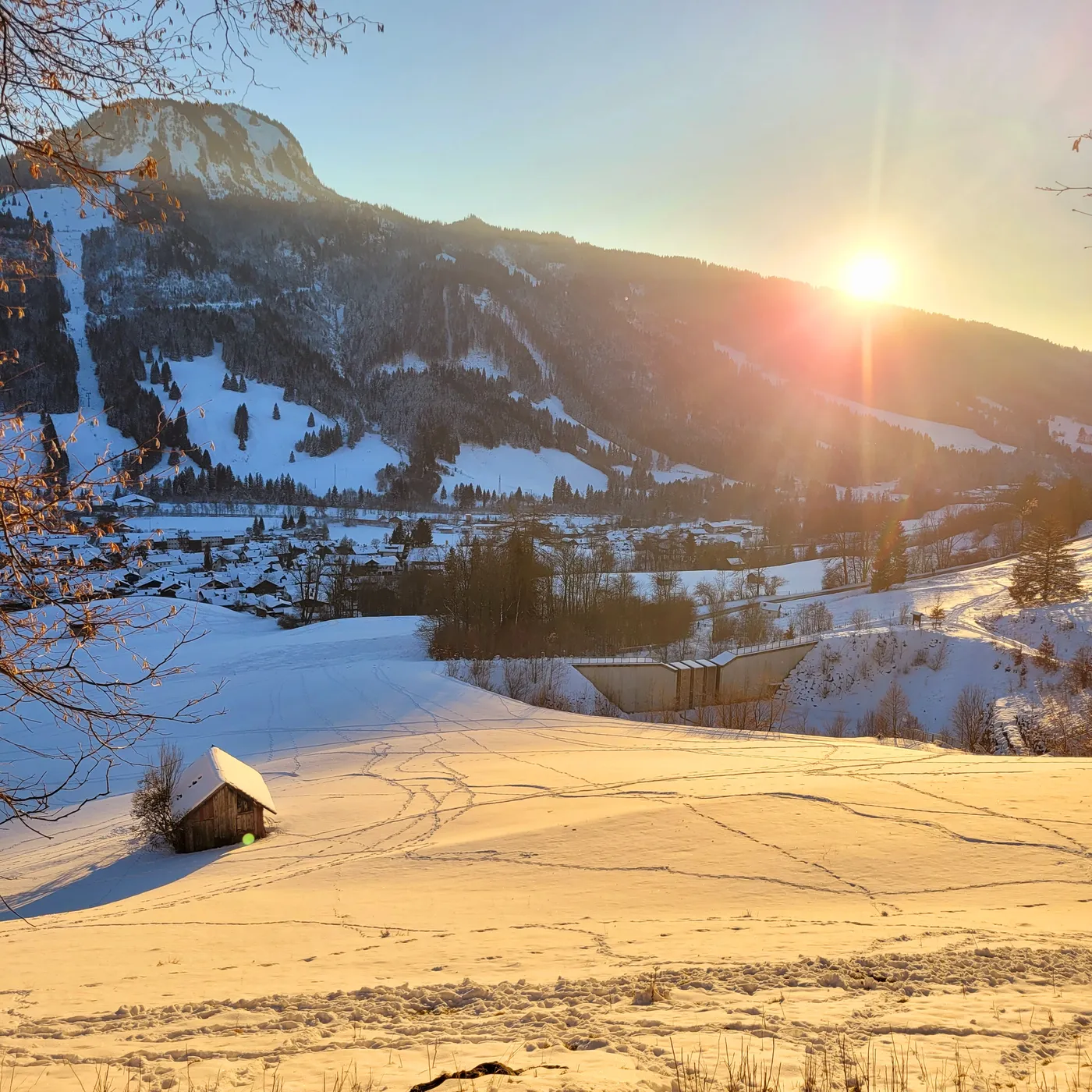 Ausblick ins Tal von Bad Hindelang – Herbst & Winter