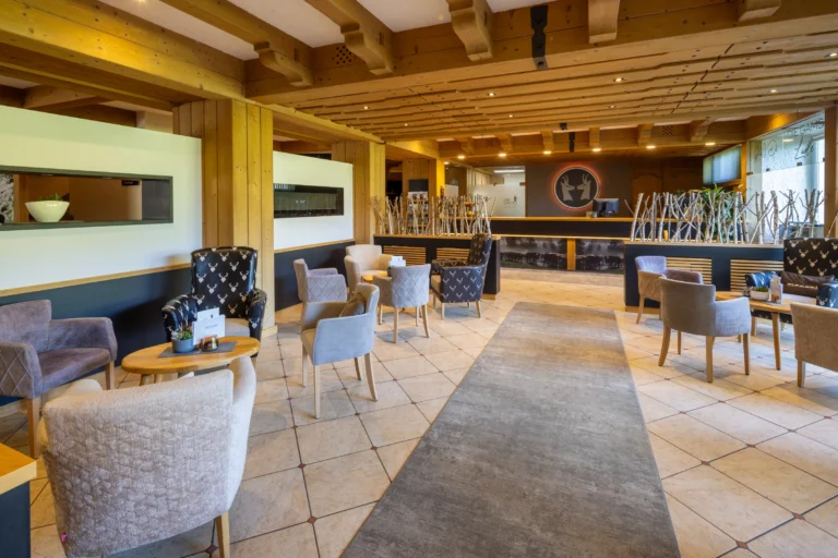 Lounge mit Hotelbar Gams n Roses im Hotel DIE GAMS