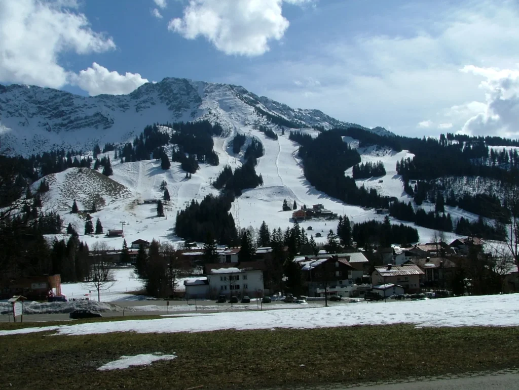 Skigebiet am Iseler in Oberjoch bei Bad Hindelang im Winter